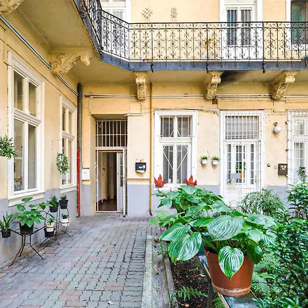 Secret Garden - Free Parking Appartement Boedapest