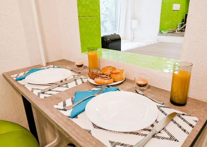 Secret Garden - Free Parking Apartment Budapest