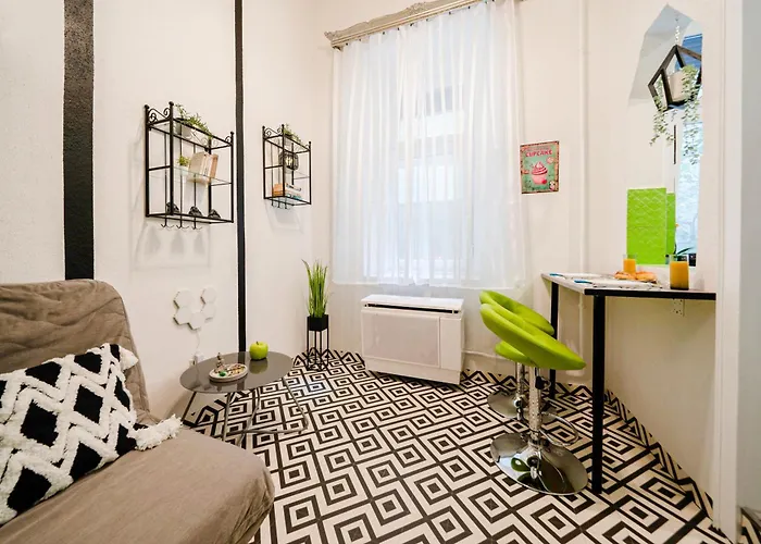 Apartment Secret Garden - Free Parking Budapest