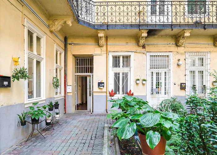 Secret Garden - Free Parking Apartment Budapest